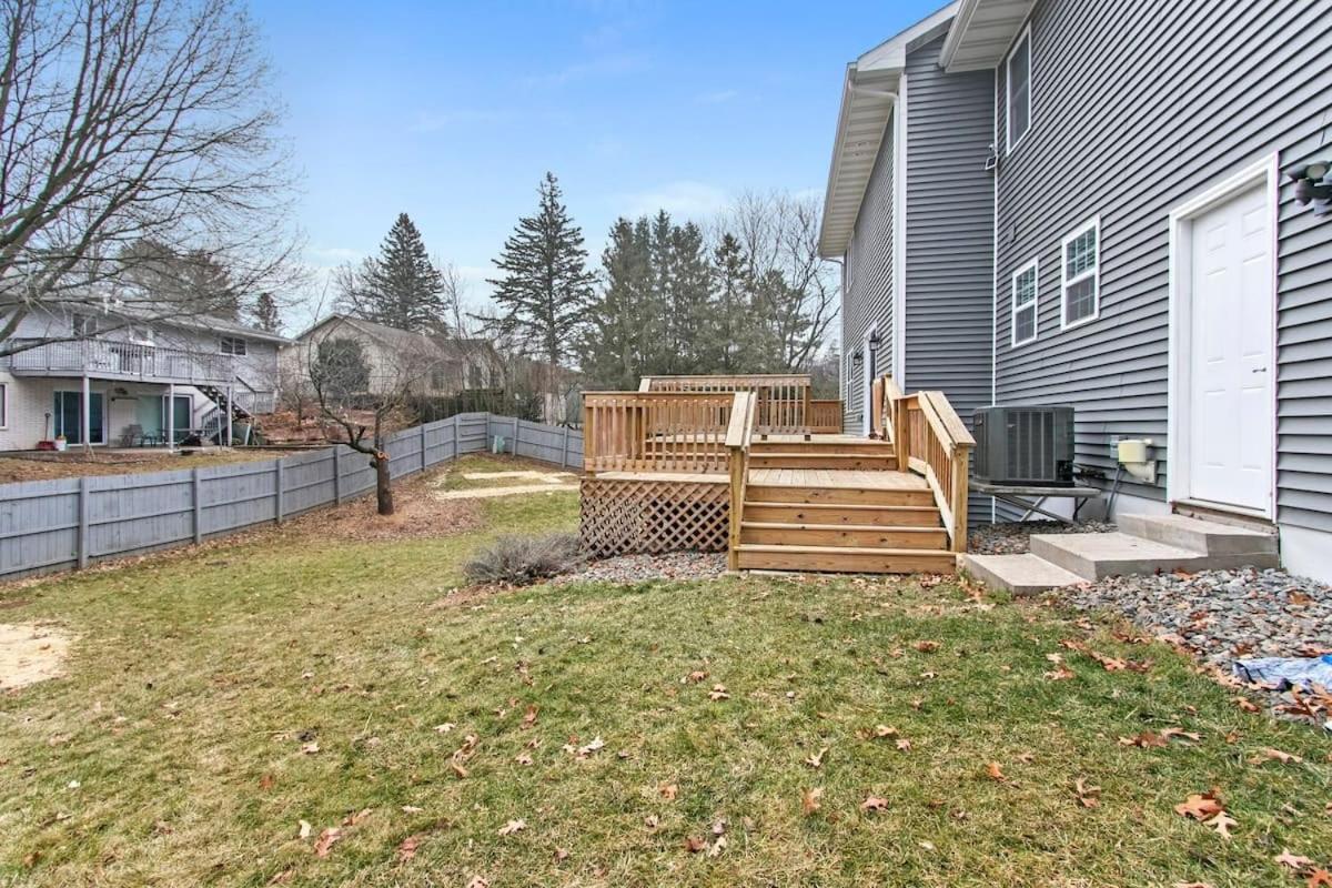 The Hilltop Hideaway With Hot Tub Home Green Bay Exterior photo